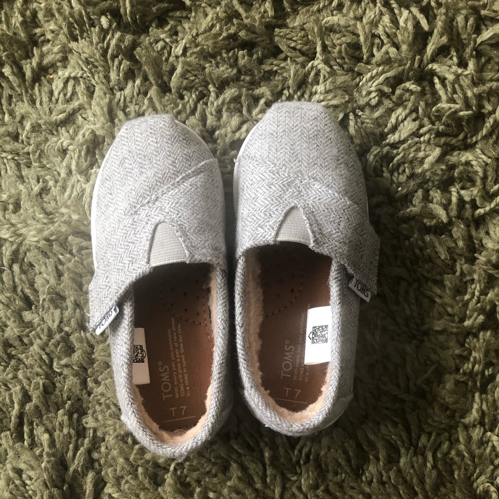 New Toddler Toms size 7